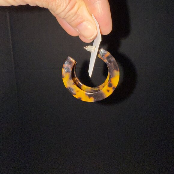 Faux tortoise shell hoops made with resin - Picture 3 of 6